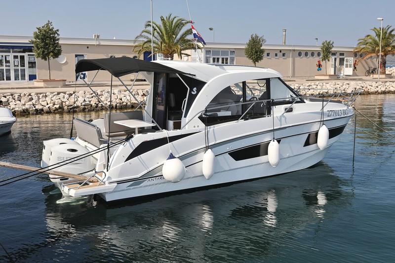 Book yachts online - motorboat - Antares 9 OB - Freeya - rent