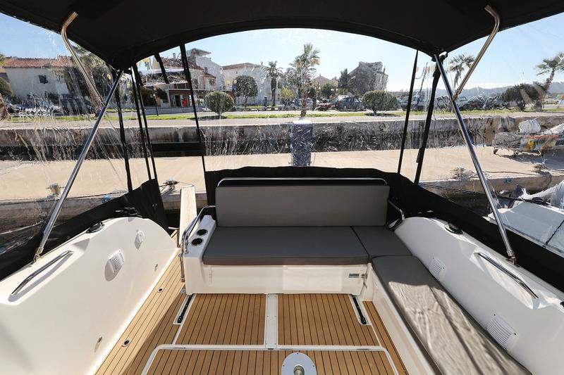 Book yachts online - motorboat - Antares 9 OB - Freeya - rent