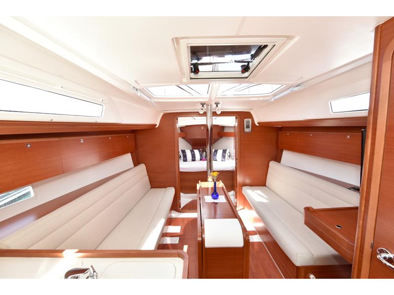 Book yachts online - sailboat - Dufour 350 GRANDLARGE - Miyabi - rent