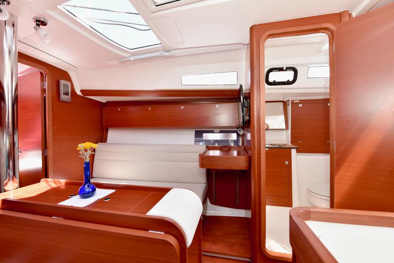 Book yachts online - sailboat - Dufour 350 GRANDLARGE - Miyabi - rent