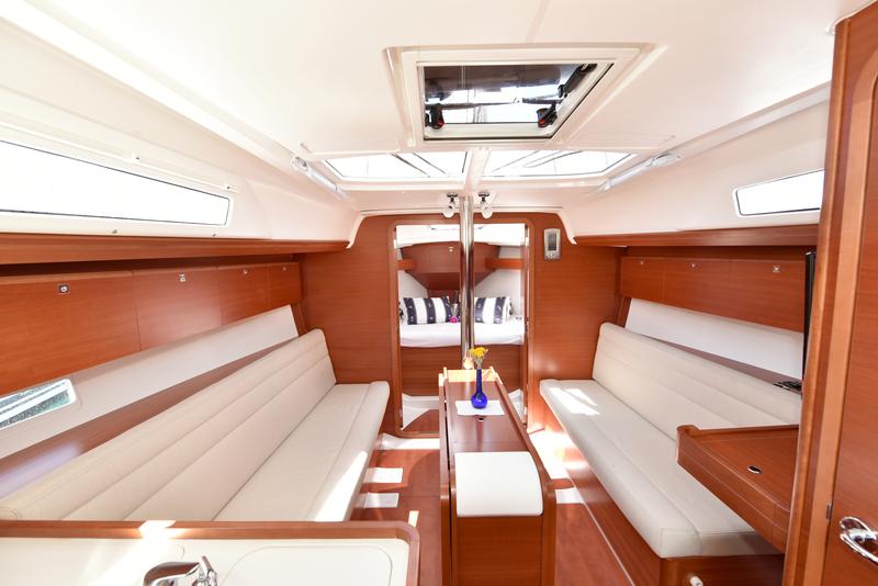 Book yachts online - sailboat - Dufour 350 GRANDLARGE - Miyabi - rent