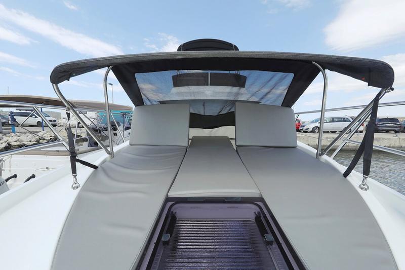 Book yachts online - motorboat - Antares 11 Fly OB - Solis - rent