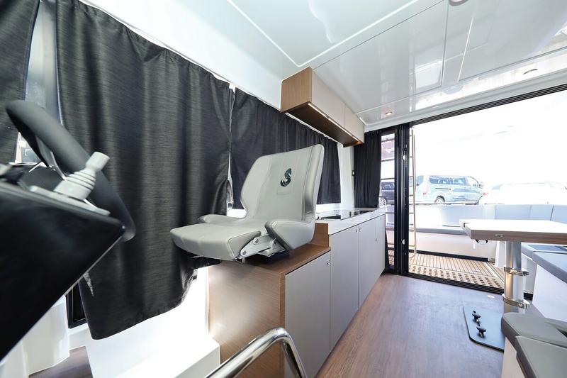 Book yachts online - motorboat - Antares 11 Fly OB - Solis - rent