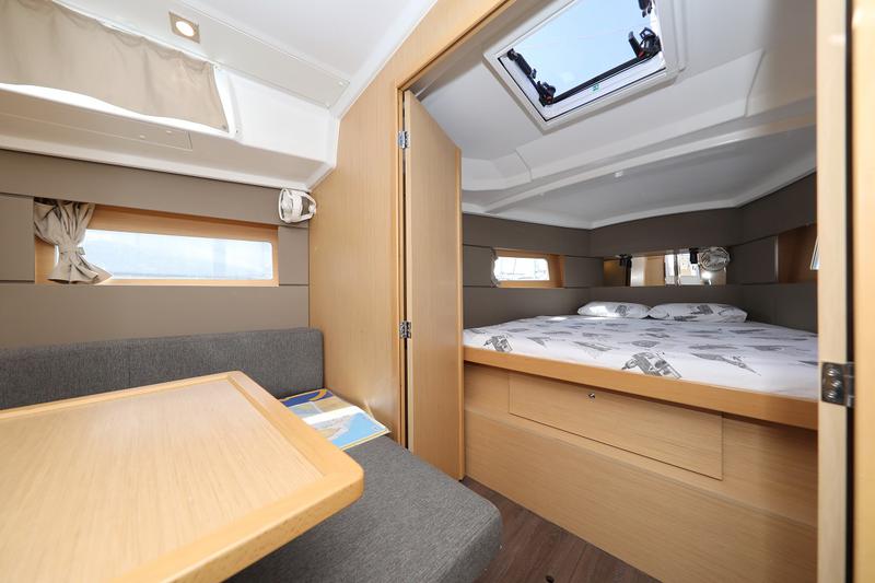 Book yachts online - sailboat - Oceanis 38.1 - Reya - rent