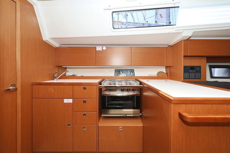 Book yachts online - sailboat - Bavaria C38 - WioSam - rent