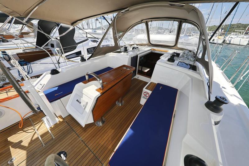 Book yachts online - sailboat - Bavaria C38 - WioSam - rent
