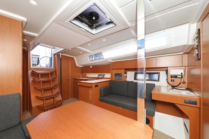 Book yachts online - sailboat - Bavaria C38 - WioSam - rent