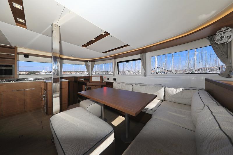Book yachts online - catamaran - Lagoon 46 - D.Bobo - rent