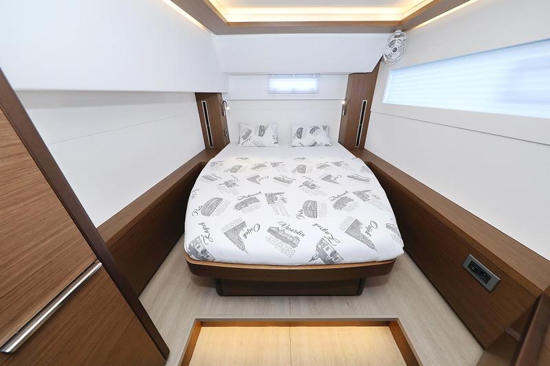 Book yachts online - catamaran - Lagoon 46 - D.Bobo - rent