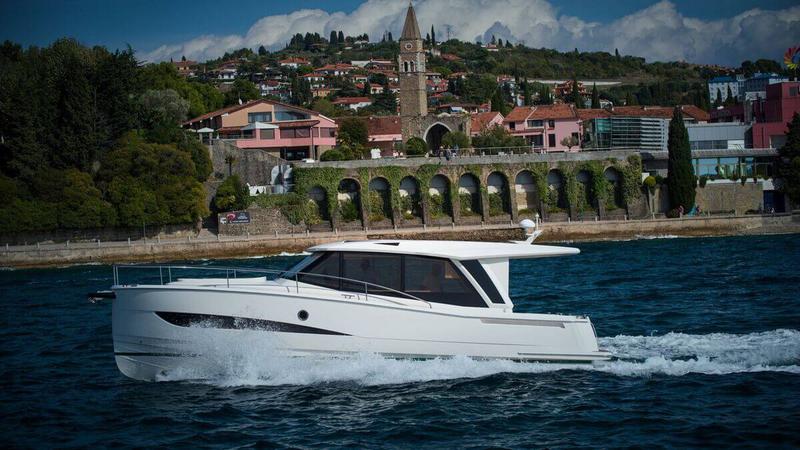 Book yachts online - motorboat - Greenline 39 - Blandona - rent