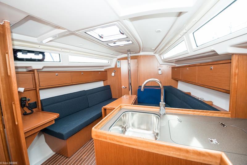 Book yachts online - sailboat - Bavaria Cruiser 34 - Lia  - rent