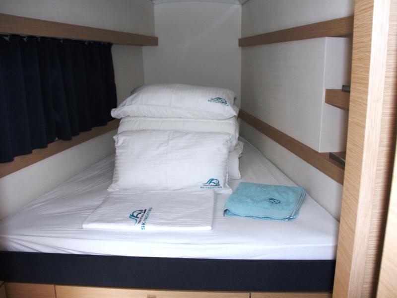 Book yachts online - catamaran - Lucia 40 - Sky Maria - rent