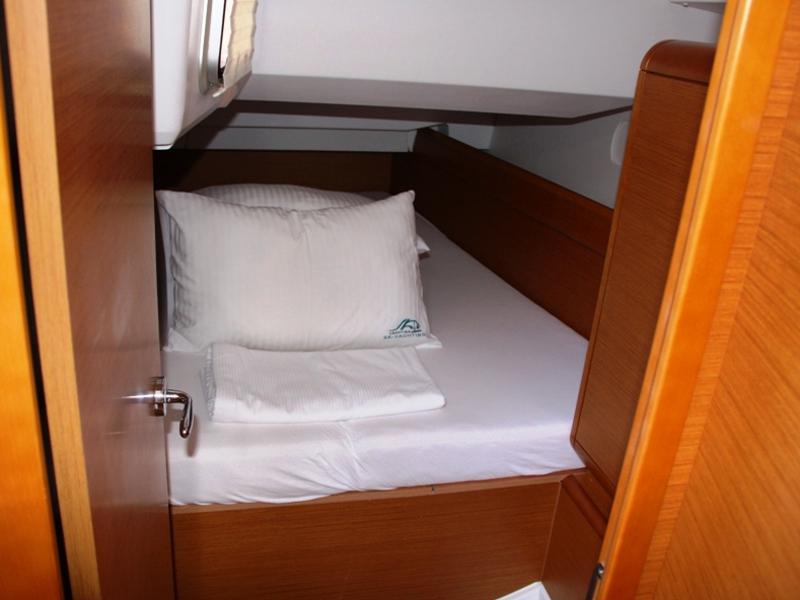 Book yachts online - sailboat - Sun Odyssey 439 - Code - rent