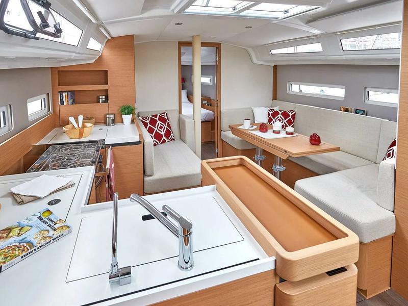 Book yachts online - sailboat - Sun Odyssey 410 - Sky Ela - rent