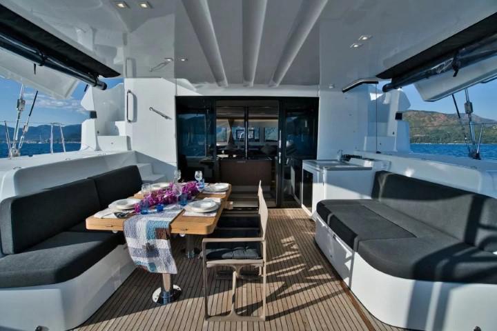 Book yachts online - catamaran - Lagoon 50 - INVICTUS II - rent