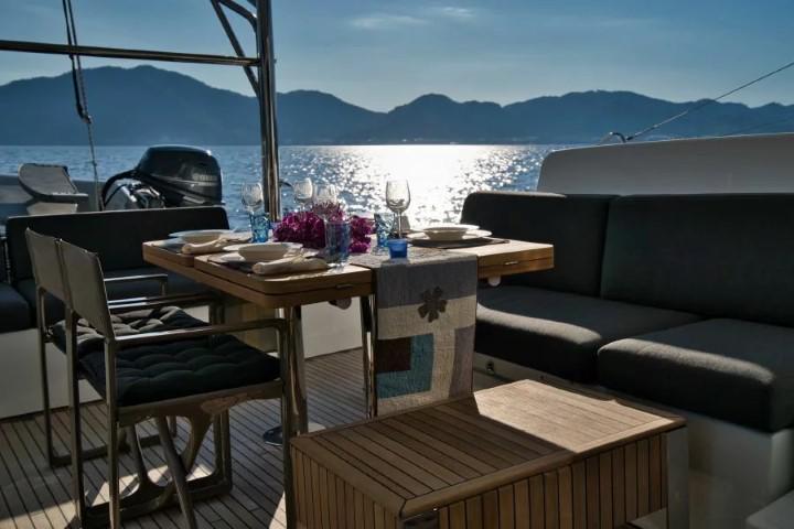 Book yachts online - catamaran - Lagoon 50 - INVICTUS II - rent
