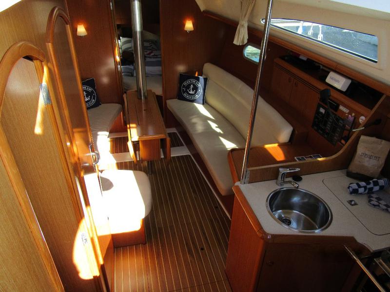 Book yachts online - sailboat - Sun Odyssey 32 - Mahalo - rent