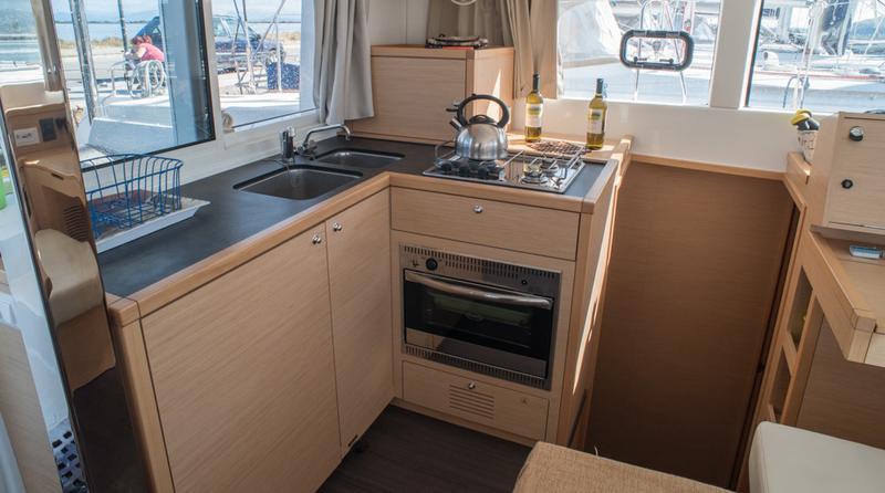 Book yachts online - catamaran - Lagoon 39 - EXPLORER - rent