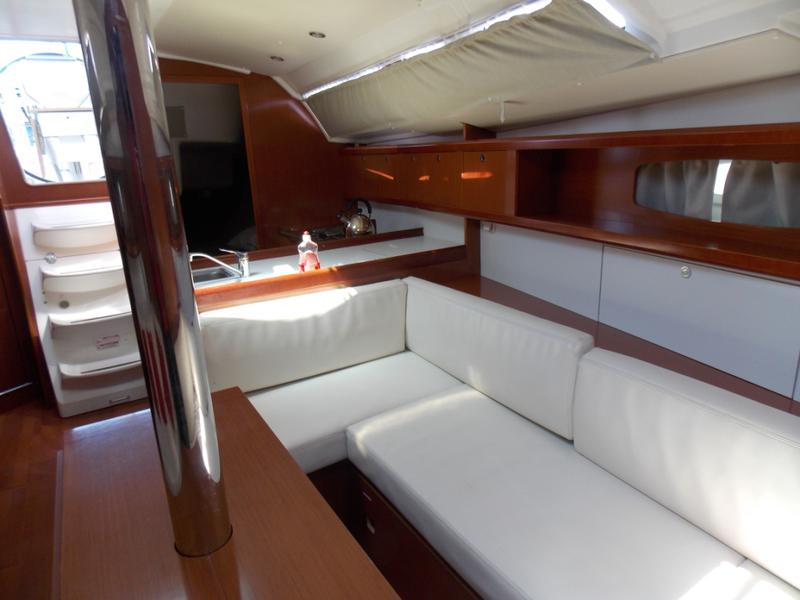 Book yachts online - sailboat - Oceanis 37 - MINA - rent