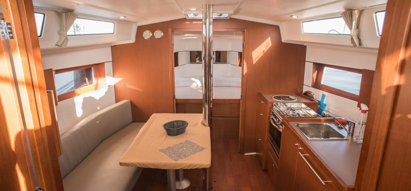 Book yachts online - sailboat - Oceanis 38.1 - SIRINA - rent