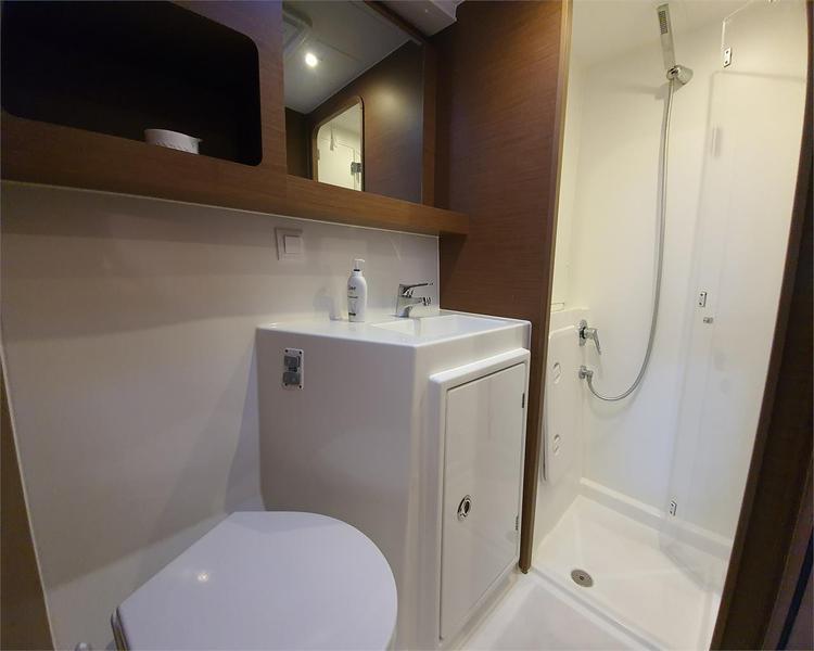Book yachts online - catamaran - Lagoon 42 - Dream of Life - rent