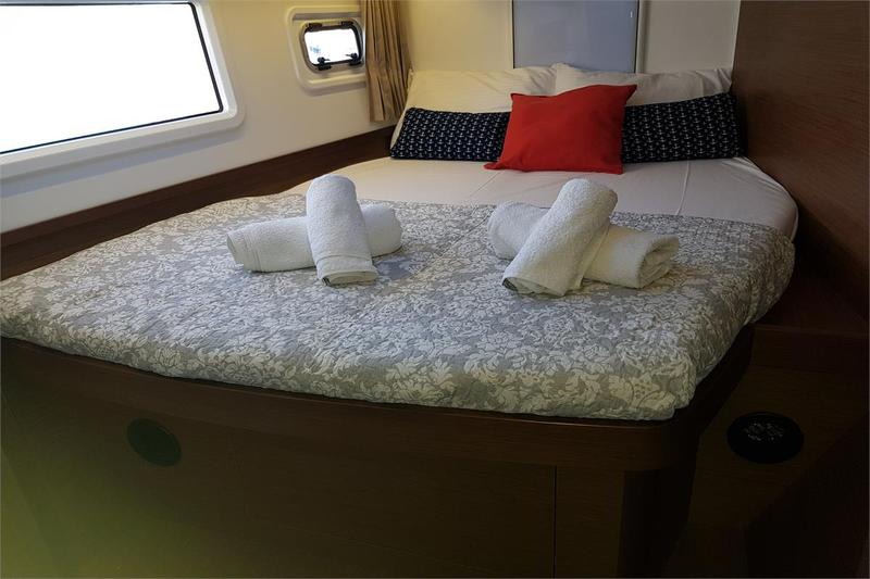 Book yachts online - catamaran - Lagoon 42 - Dream of Life - rent