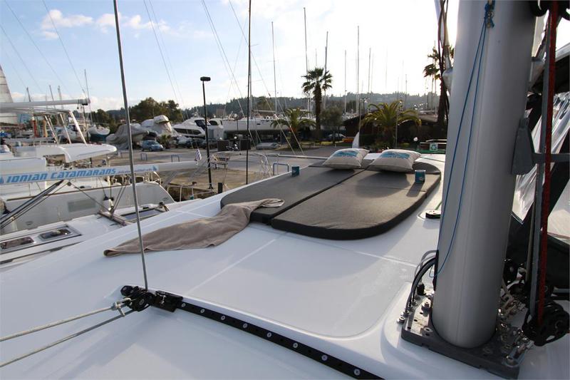 Book yachts online - catamaran - Lagoon 42 - Dream of Life - rent