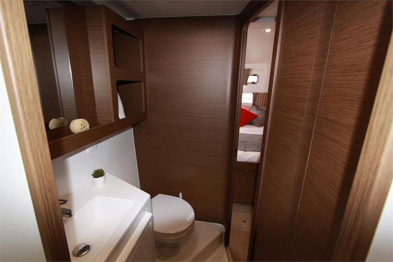 Book yachts online - catamaran - Lagoon 42 - Dream of Life - rent