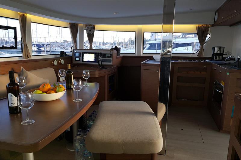 Book yachts online - catamaran - Lagoon 42 - Dream of Life - rent