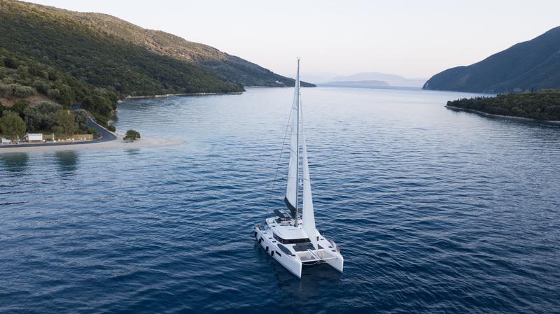 Book yachts online - catamaran - Lagoon 52 - Blue Velvet - rent
