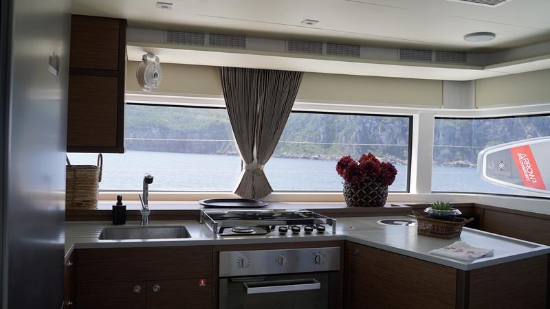 Book yachts online - catamaran - Lagoon 52 - Blue Velvet - rent