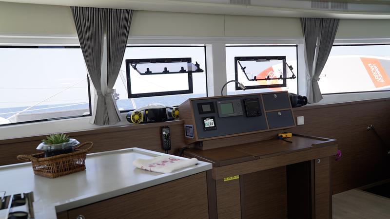 Book yachts online - catamaran - Lagoon 52 - Blue Velvet - rent