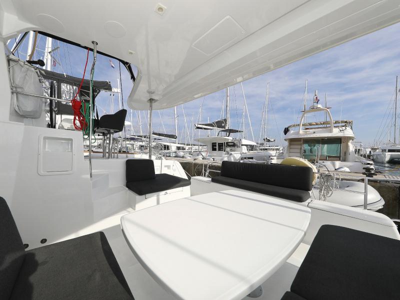 Book yachts online - catamaran - Lagoon 40 - MARI - rent
