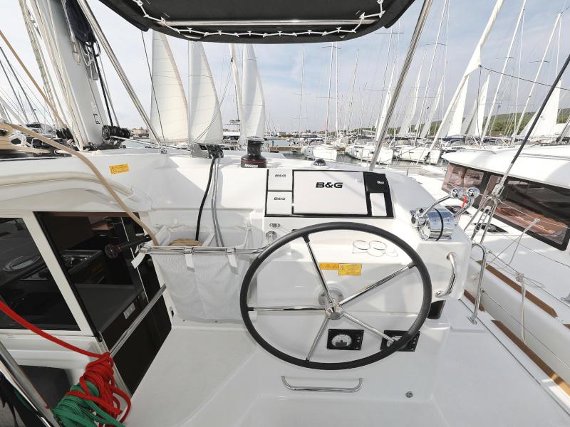 Book yachts online - catamaran - Lagoon 40 - MARI - rent