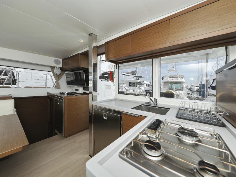 Book yachts online - catamaran - Lagoon 40 - MARI - rent