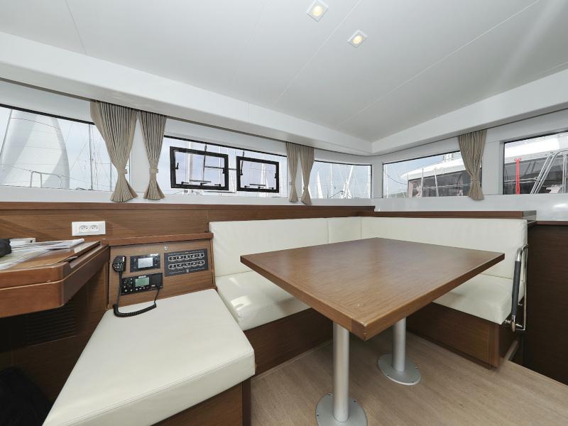 Book yachts online - catamaran - Lagoon 40 - MARI - rent