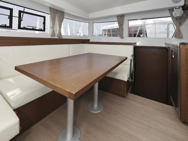 Book yachts online - catamaran - Lagoon 40 - MARI - rent