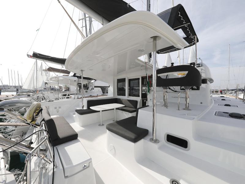 Book yachts online - catamaran - Lagoon 40 - MARI - rent
