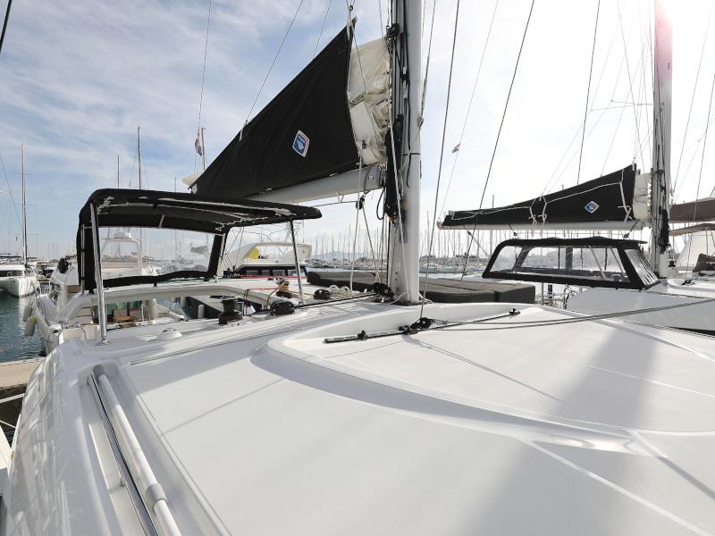Book yachts online - catamaran - Lagoon 40 - MARI - rent