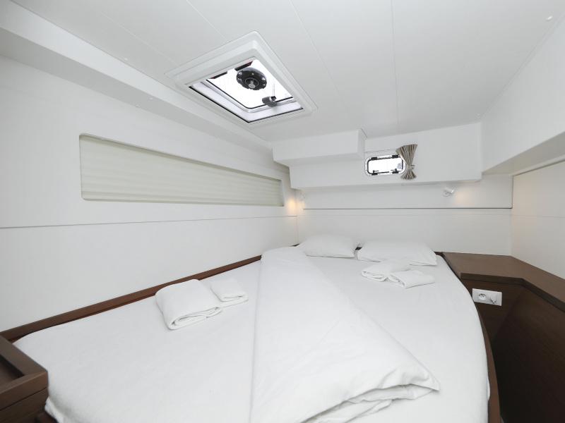 Book yachts online - catamaran - Lagoon 40 - MARI - rent