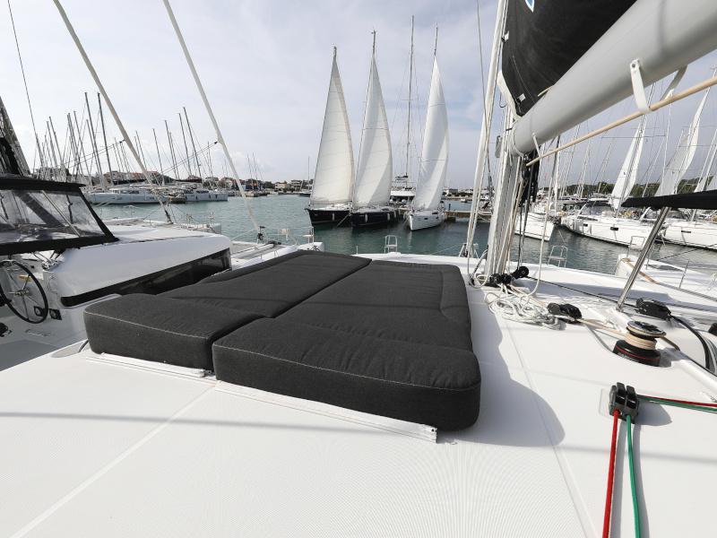 Book yachts online - catamaran - Lagoon 40 - MARI - rent