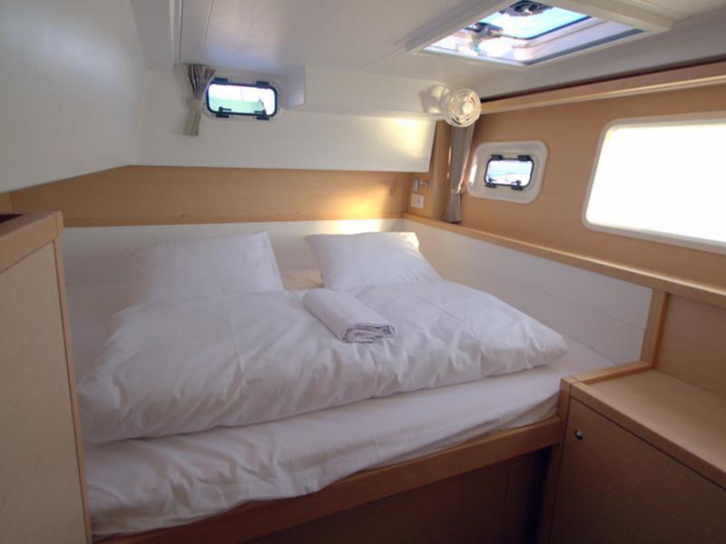 Book yachts online - catamaran - Lagoon 39 - PULPO - rent
