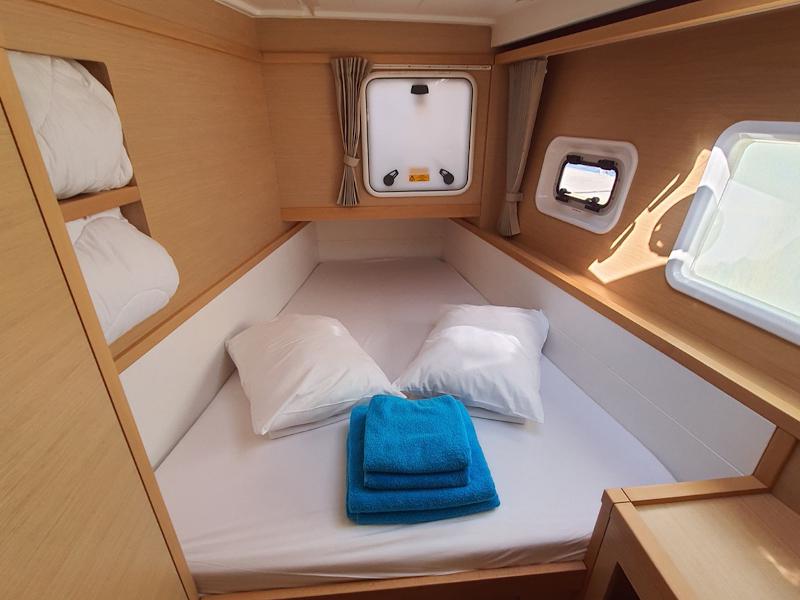 Book yachts online - catamaran - Lagoon 39 - PULPO - rent