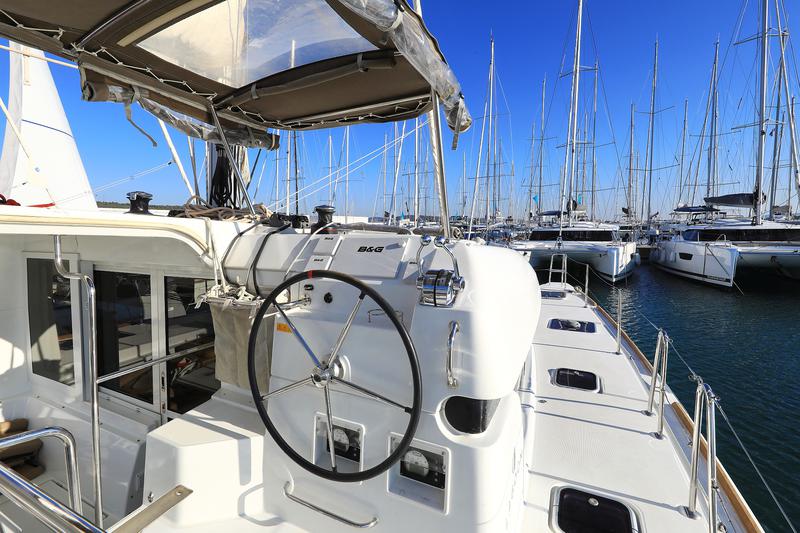 Book yachts online - catamaran - Lagoon 39 - PULPO - rent