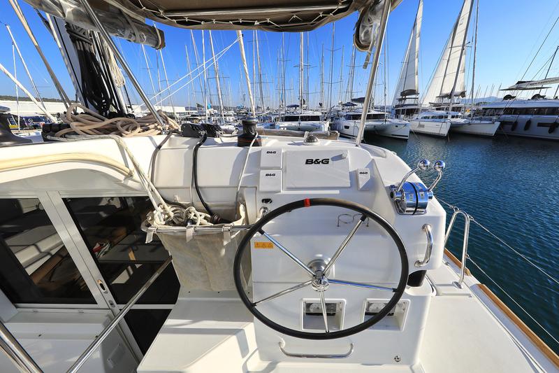 Book yachts online - catamaran - Lagoon 39 - PULPO - rent