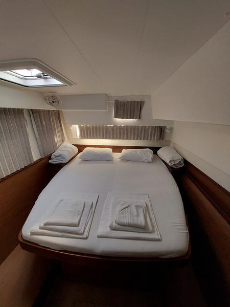 Book yachts online - catamaran - Lagoon 42 - DALMATIA SUNRISE  - rent