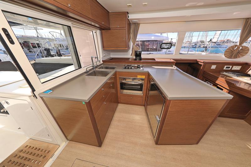 Book yachts online - catamaran - Lagoon 450 F - MUST HAVE - rent