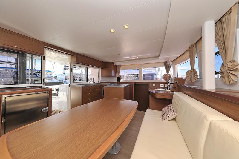 Book yachts online - catamaran - Lagoon 450 F - MUST HAVE - rent