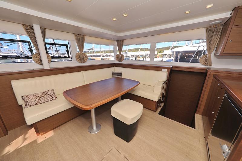 Book yachts online - catamaran - Lagoon 450 F - MUST HAVE - rent