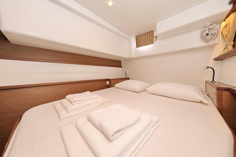 Book yachts online - catamaran - Lagoon 450 F - MUST HAVE - rent
